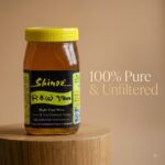 Jar_of_Shinoz_raw_honey_on_pedestal